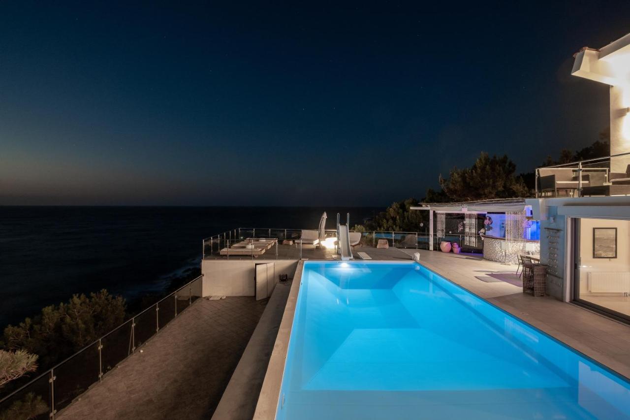 Icarus Luxury Beachfront Villa Gialiskari  Exterior foto